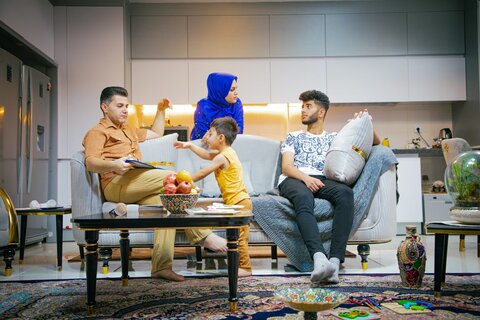 گفت و گو با امیراطهر سهیلی، کارگردان یک رئالیتی شوی پربیننده تلویزیونی/ یادآوری لذت بردن از زندگی در «خانه ما»