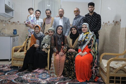 گفت و گو با امیراطهر سهیلی، کارگردان یک رئالیتی شوی پربیننده تلویزیونی/ یادآوری لذت بردن از زندگی در «خانه ما»