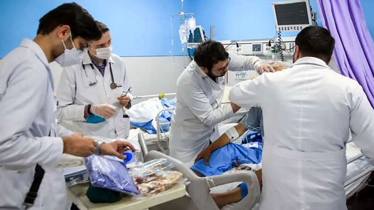 وزیر بهداشت: حقوق دستیاران برای زندگی حداقلی کافی نیست