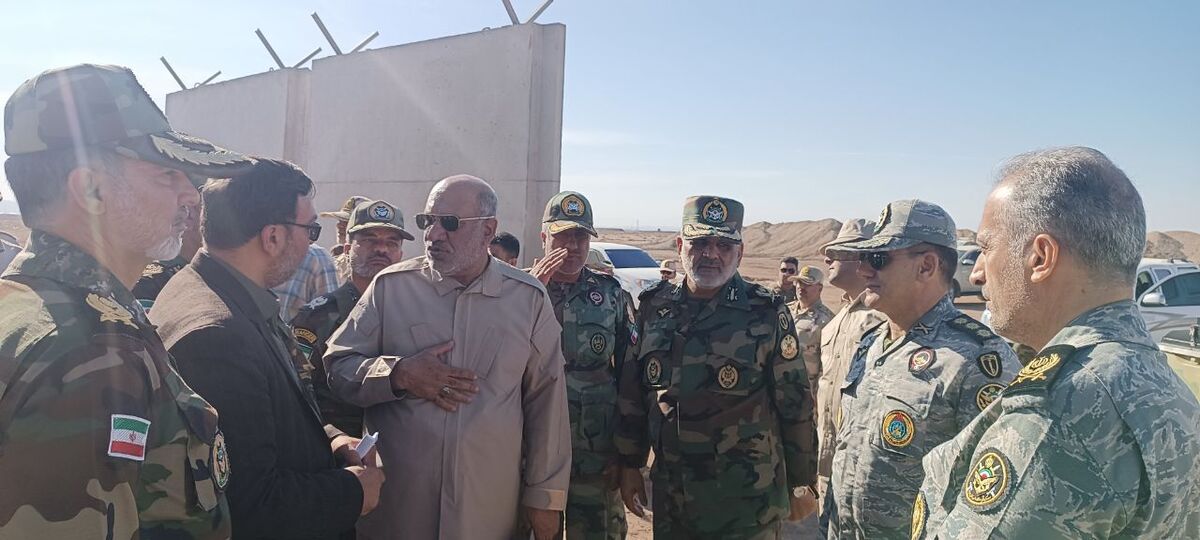 جانشین فرمانده نیرویزمینی ارتش: انسداد دیوار مرزی شمالشرق از طرحهای راهبردی کشور است جانشین فرمانده نیرویزمینی ارتش: انسداد دیوار مرزی شمالشرق از طرحهای راهبردی کشور است