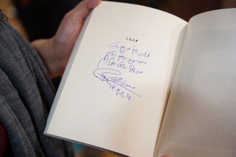 کتابگردی خانوادگی رئیس جمهور همزمان با هفته کتاب و کتابخوانی