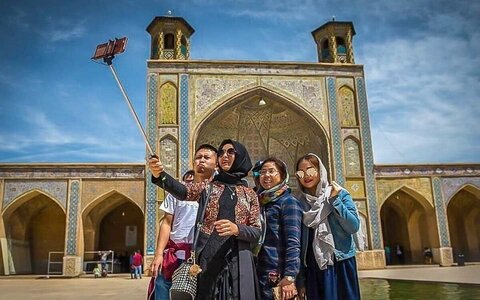 ماجرای حضور اینفلوئنسرهای خارجی در تهران / دعوت از گردشگران خارجی موجب معرفی چهره واقعی ایران می‌شود