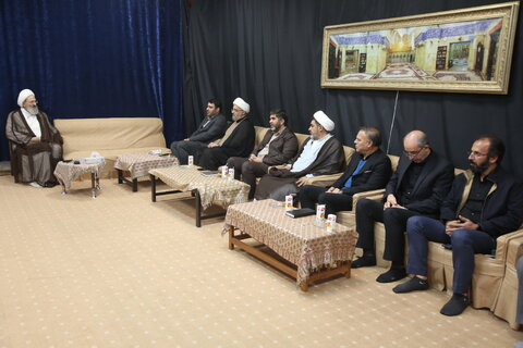 دبیر کل مجمع مشورتی نظام مسائل کشور به همراه جمعی از اعضای این مجمع با حضور در بیت آیت الله فقیهی، با معظم له دیدار و از توصیههای ایشان بهرهمند شدند.