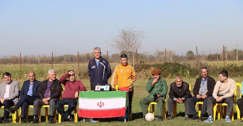 عکس| زمین فوتبال لاهیجانی جهانی شد/ توجه رئیس فدراسیون جهانی فوتبال به فوتبال لاهیجان