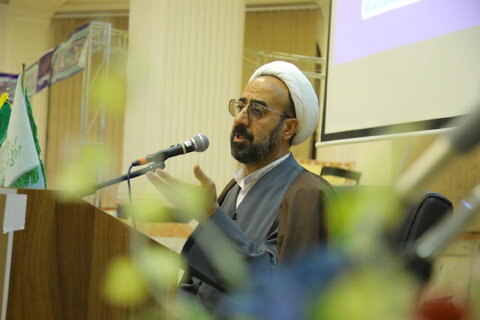 امام خمینی(ره)، فقیه عارف و رهبر فرزانهای که کرامت زن را در اسلام ناب به اوج رساند