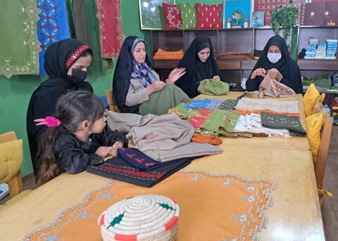 درباره زهرا میری و کار بزرگ او برای صنایع دستی و کارآفرینی/ خدا را شکر کارمند نشدم