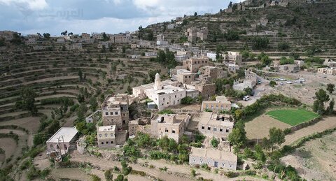 مسجدی شگفت‌انگیز در مکان «غار کهف»