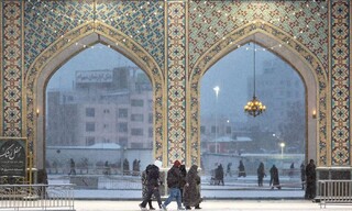آمادگی حرم مطهر رضوی برای پذیرایی از زائران همزمان با آغاز بارش برف و باران