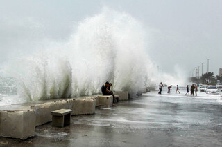 افزایش ارتفاع امواج در آب‌های شمال و جنوب کشور