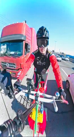 درباره مردی با دوچرخهای ۲ متر و ۱۰ سانتی/ میخواهم بگویم همه چیز ممکن است