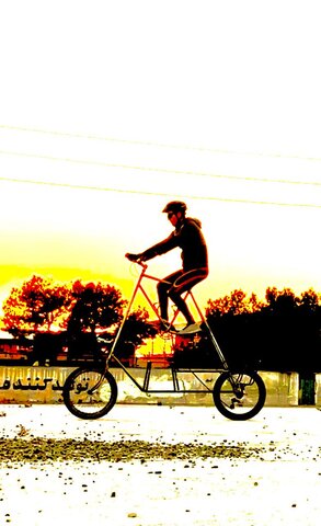 درباره مردی با دوچرخهای ۲ متر و ۱۰ سانتی/ میخواهم بگویم همه چیز ممکن است