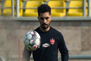 کاپیتان، با نقاب در تمرین پرسپولیس