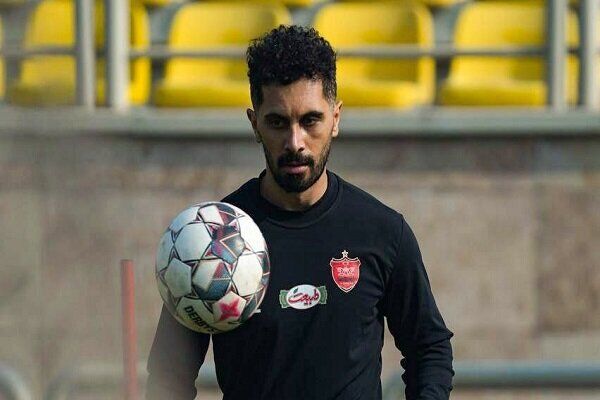 کاپیتان، با نقاب در تمرین پرسپولیس