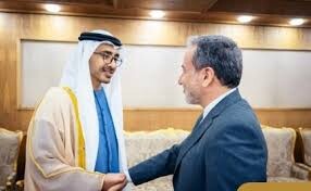 عراقچی با عبدالله بن زاید دیدار می‌کند