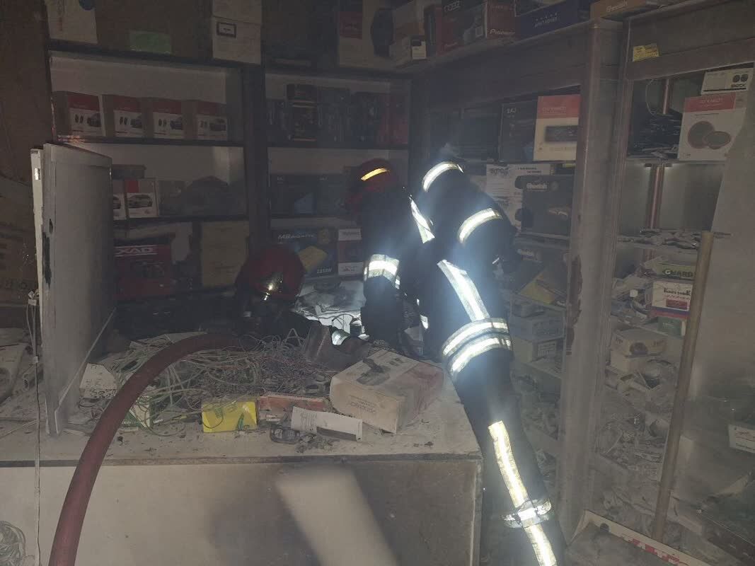 گرفتاری مغازه نصب دزدگیر در آتش