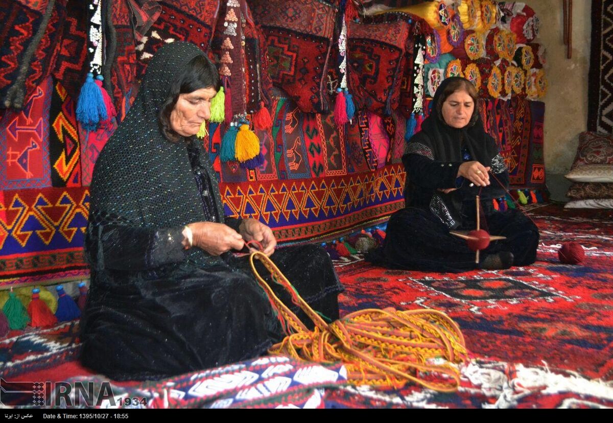 بیش از ۷۰ درصد تولیدکنندگان صنایع دستی، زنان هستند