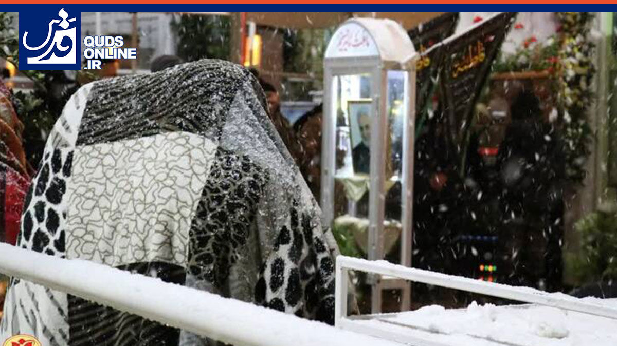 فیلم | حضور گرم زائران حاج قاسم در سرمای برف

