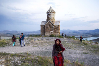 بررسی جابه‌جایی یک بنای تاریخی در ایران