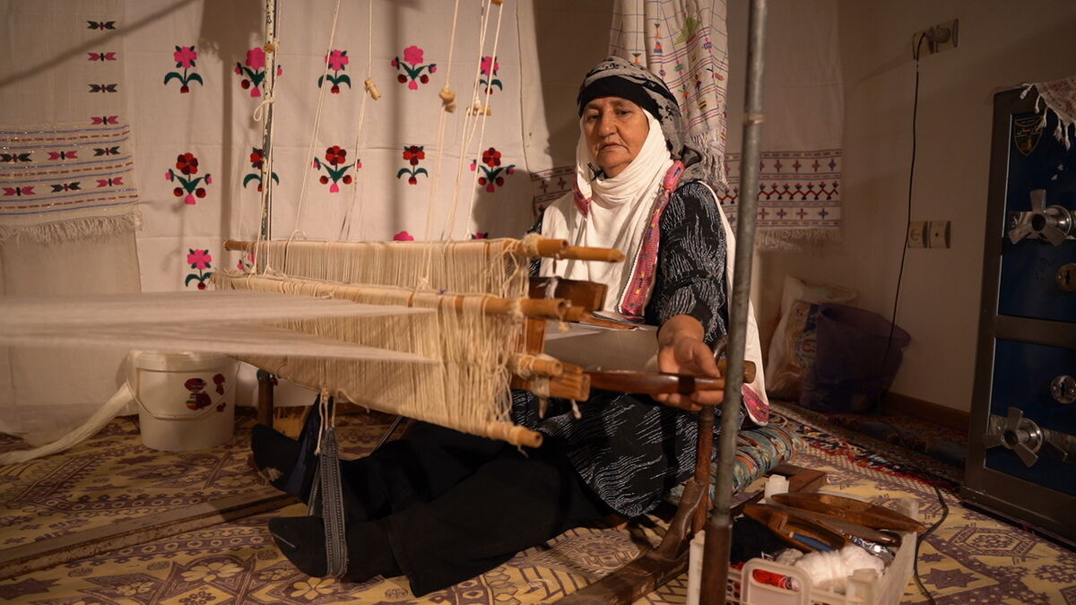 احیای طرح‌ها و نقوش کهن پارچه‌های سنتی روستای بزد تربت جام