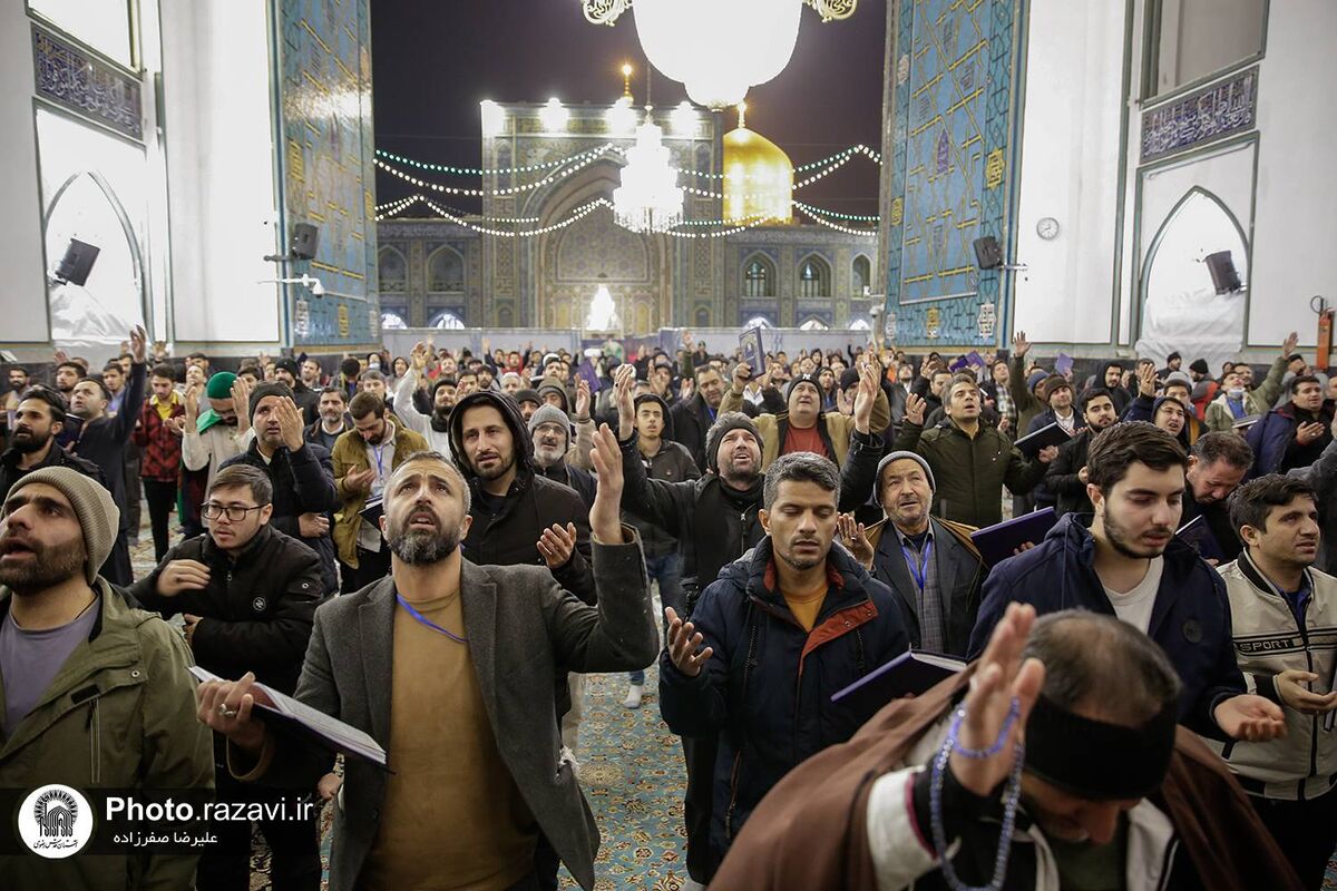 مراسم معنوی قرائت دعای "ام داوود" در حرم مطهر رضوی برگزار شد مراسم معنوی قرائت دعای "ام داوود" در حرم مطهر رضوی برگزار شد