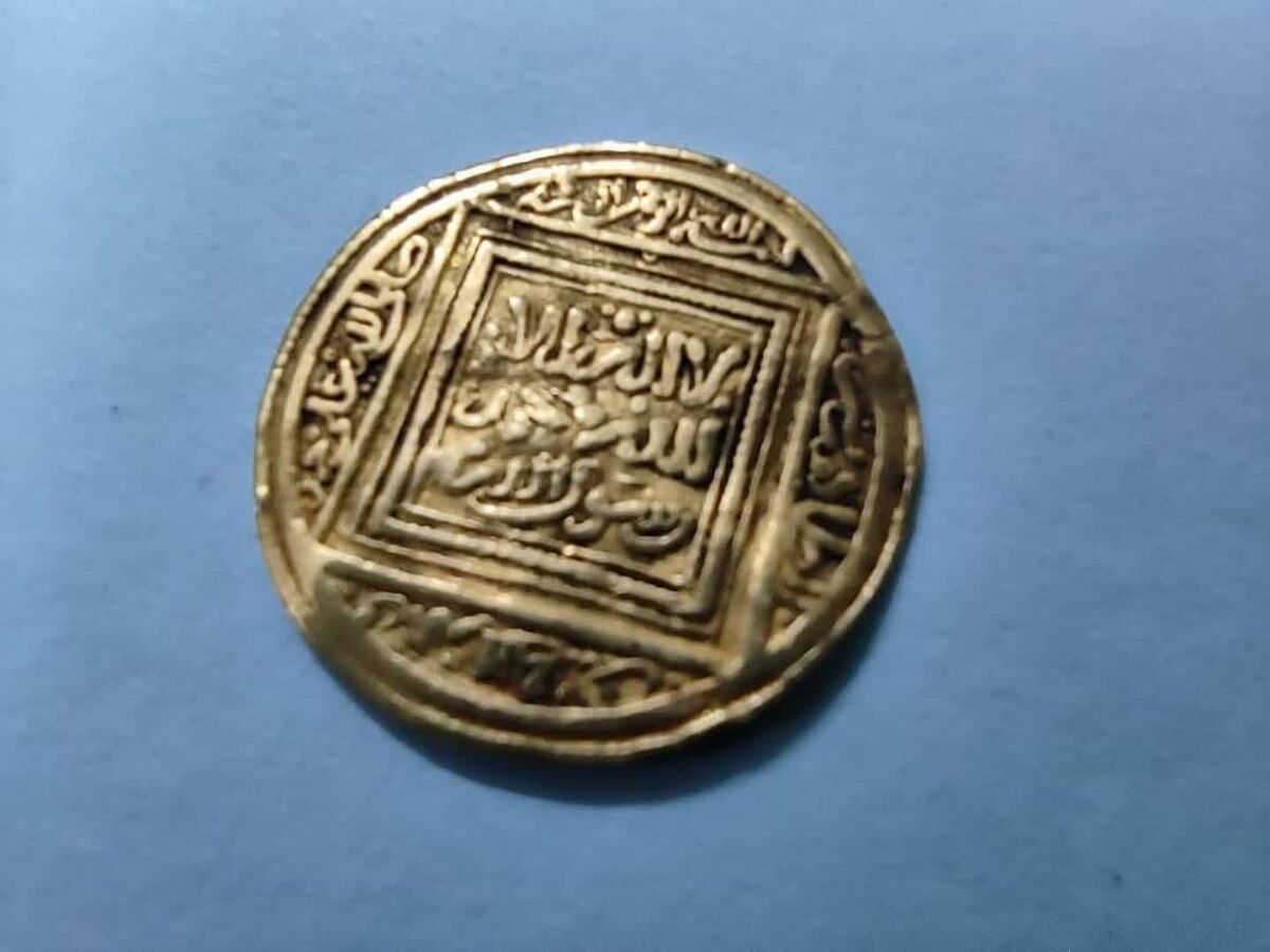 ناذر دهه شصتی مجموعه‌ نفیسی از سکه‌های تاریخی را به حرم مطهر رضوی تقدیم کرد/ سکه‌ای که به ارادت معتبر شد