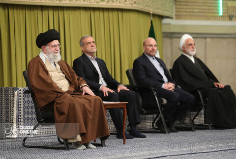 دیدار مسئولان نظام و سفرای کشورهای اسلامی با رهبر انقلاب