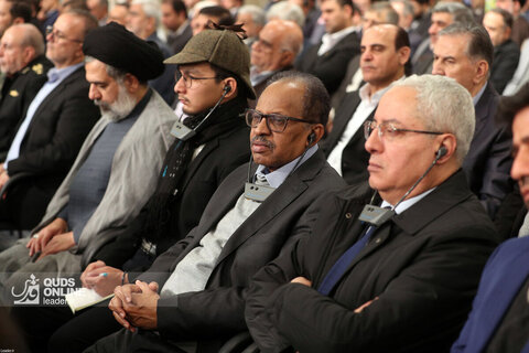 دیدار مسئولان نظام و سفرای کشورهای اسلامی با رهبر انقلاب