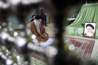 حضور رهبر معظم انقلاب اسلامی در حرم مطهر امام خمینی (ره) و گلزار شهدای بهشت زهرا (س)