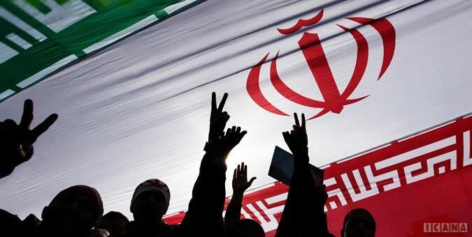 کنایه روزنامه هم‌میهن به مسئولان/بی‌اعتمادی مردم ناشی از عدم مشاهده تغییر در رویکردهای قبل انقلاب است
