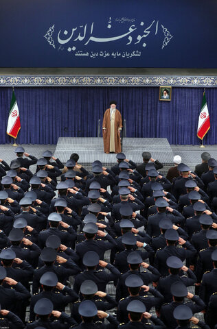 دیدار جمعی از فرماندهان نیروی هوایی و پدافند هوایی ارتش جمهوری اسلامی ایران با مقام معظم رهبری
