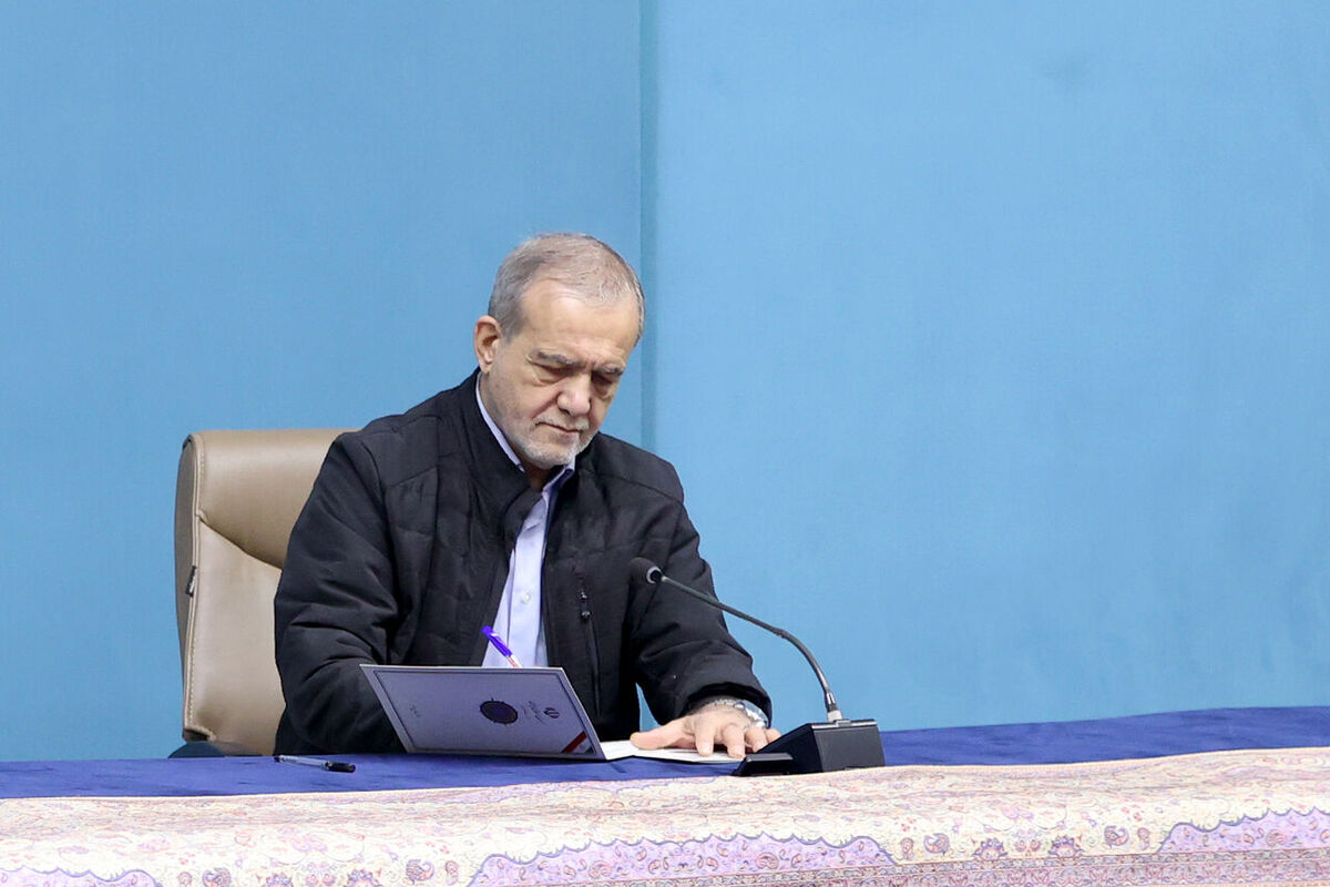 پزشکیان: حضور مردم در ۲۲ بهمن به قدم‌های خادمان ملت استواری بخشید