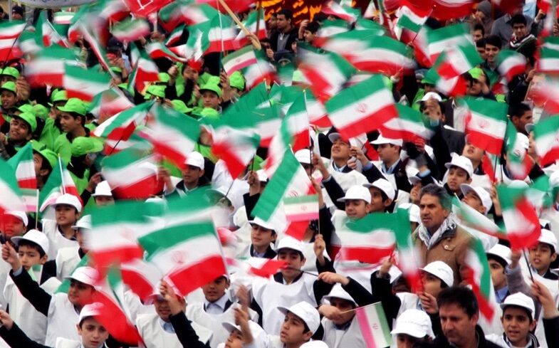 تمام توان دشمن معطوف به شبهه افکنی است