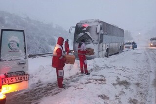 ۵۶مسافر دو اتوبوس‌ در جاده های برفی خراسان رضوی امدادرسانی شدند