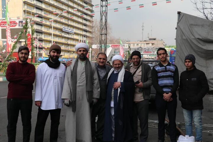 حضور پرشور طلاب حوزه علمیه امام رضا(ع) در راهپیمایی ۲۲ بهمن