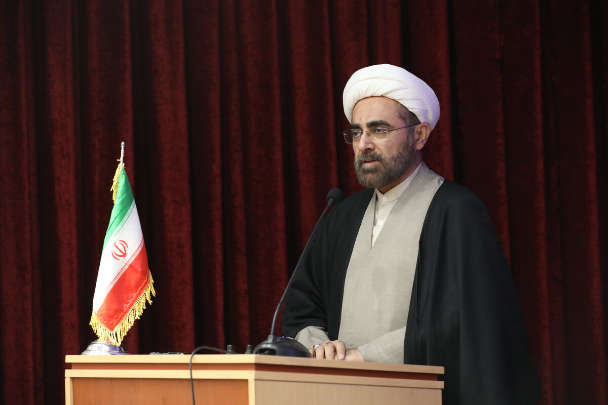 تاکنون برای ۲۰۰ شخصیت علمی و مؤسسه پژوهشی نرم افزار تولید کرده‌ایم