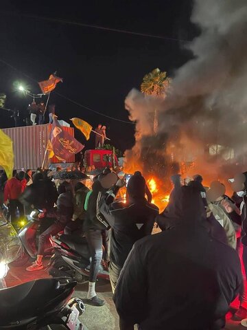 عکس | معترضان به لغو مجوز پرواز تهران بیروت خیابانها را بستند!