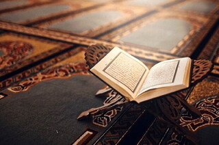چگونه قرآن کریم، پیامبر(ص) را از اتهام شعر و جنون رهانید؟