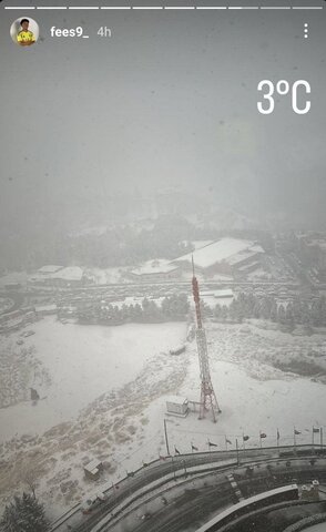 عکس| ذوق بازیکنان تیم النصر از برف تهران!