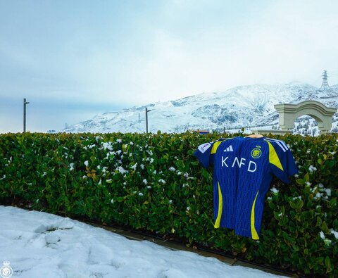 عکس| ذوقزدگی جالب عربستانیها از برف ایران!/ رونمایی از پیراهن النصر در زیر برفها