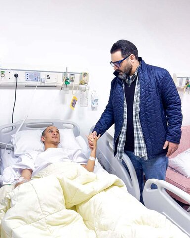 عکس| عیادت احسان علیخانی از آرمان امیدی، خواننده بختیاری عصر جدید