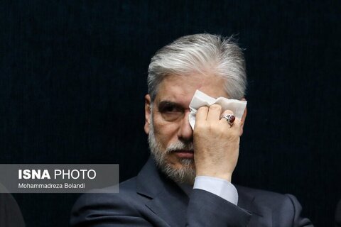 عکس| وزیر علوم در سوگ امیرمحمد خالقی، دانشجوی دانشگاه تهران