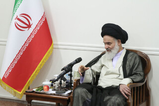 آیت‌الله حسینی بوشهری بیان کرد: باید افرادی را پرورش دهیم که سکان‌دار کشور در عرصه‌های مختلف شوند