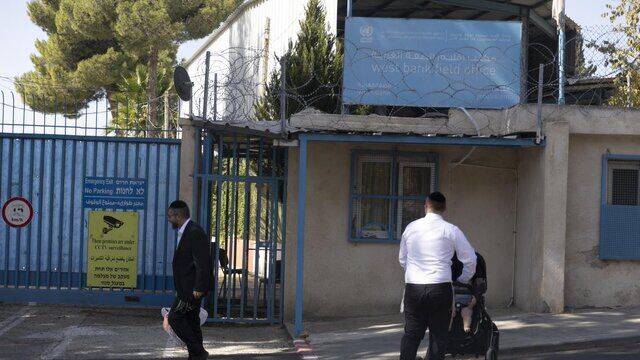 یورش نظامیان صهیونیست به مدارس آنروا در فلسطین اشغالی؛ سازمان ملل محکوم کرد
