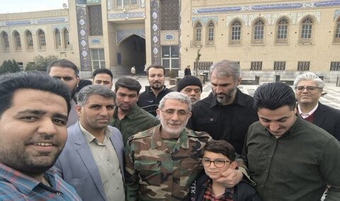 عکس | سردار قاآنی با لباس چریکی بر سر مزار شهدا حاضر شد
