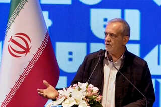 رئیس جمهور:  به‌جای تغییر افراد باید راه حل مشکلات را پیدا کرد/ امید ما به نخبگان است
