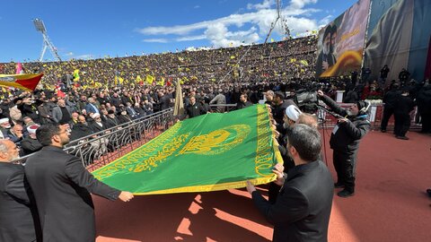 روایتی از حضور جمعی از خادمان حرم منور رضوی در مراسم تشییع رهبران شهید مقاومت/عطر حرم مطهر رضوی در تشییع خادم رضوی