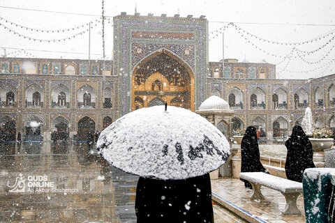 بارش برف در حرم مطهر رضوی