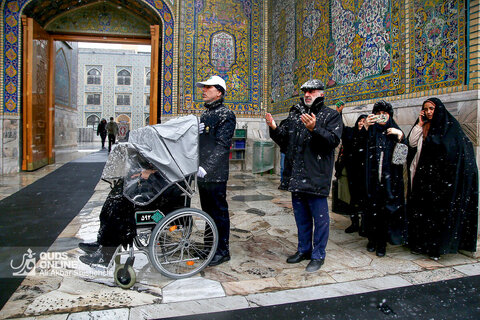 بارش برف در حرم مطهر رضوی