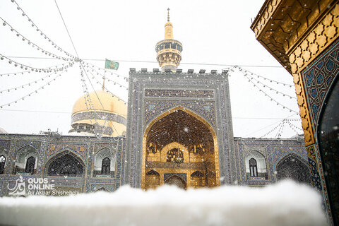 بارش برف در حرم مطهر رضوی