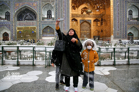 بارش برف در حرم مطهر رضوی